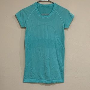 Lululemon Swiftly Tech Short Sleeve Shirt in size 6